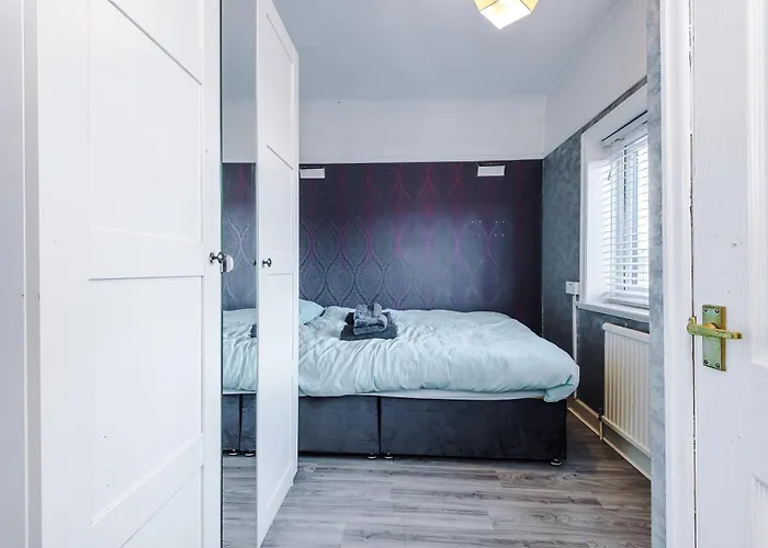 3br By Kammili With Free Parking & Fast Access Ferienhaus