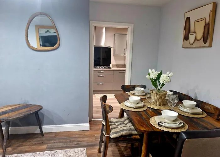 Sleeps 5 - Free Parking Wifi Near Airport & Feriehus Manchester