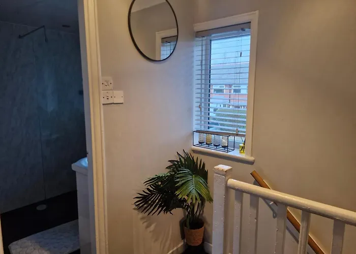 펜션 Sleeps 5 - Free Parking Wifi Near Airport & *