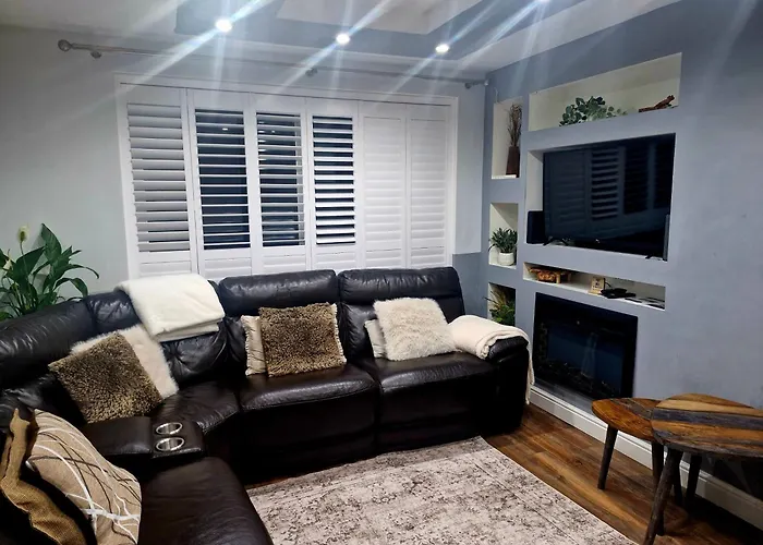 Sleeps 5 - Free Parking Wifi Near Airport & * Manchester