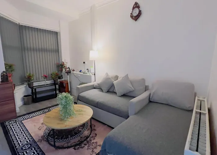 Break - 1 Big Bedroom Sleeps 3 * Manchester