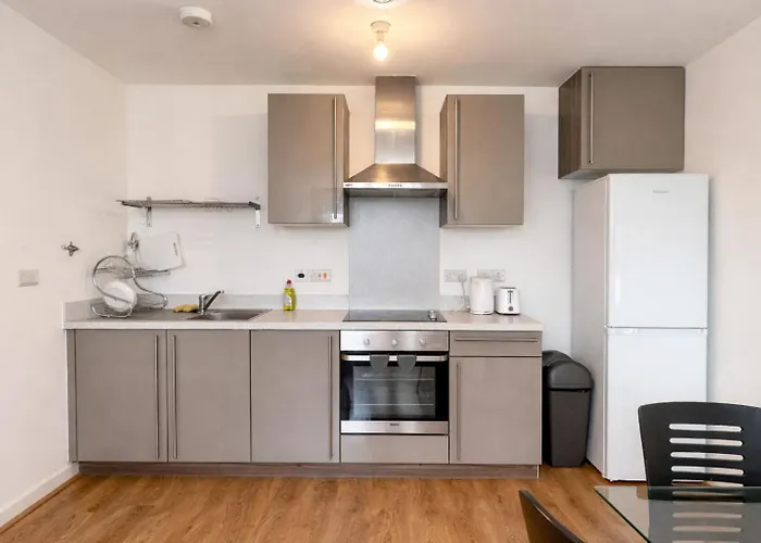Joyful Group Living 2- Bed Near Piccadilly