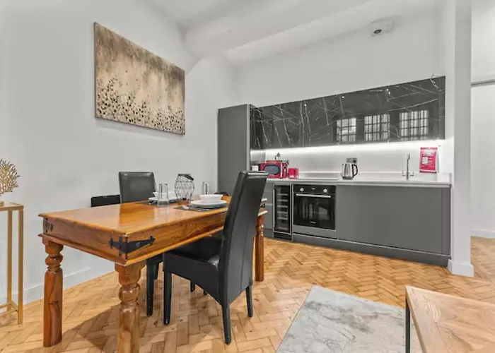 Apartament New Build Duplex Minutes From Centre - Pass The Keys