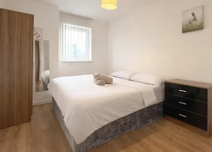 Joyful Group Living 2- Bed Near Piccadilly Apartament