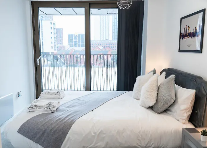 Apartamento Luxury 2 Bed Apartment, With A Balcony & Canal View In Centre!