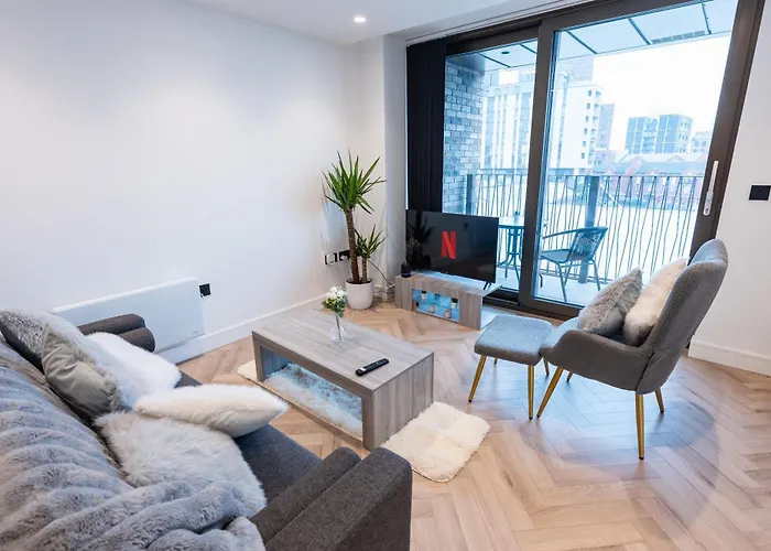 Apartamento Luxury 2 Bed Apartment, With A Balcony & Canal View In Centre!