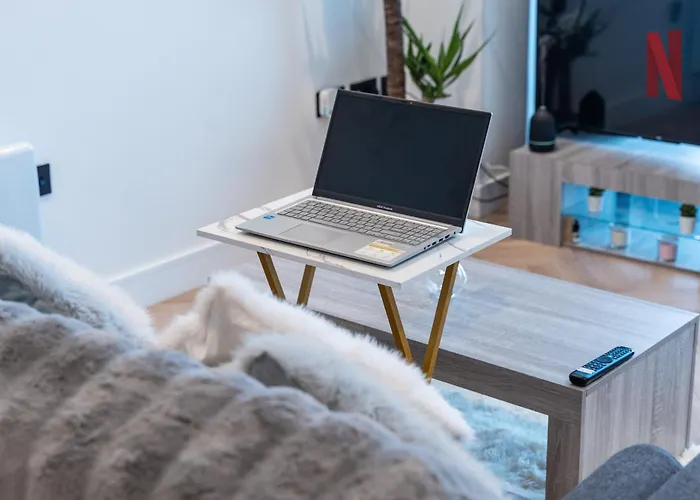 Luxury 2 Bed Apartment, With A Balcony & Canal View In Centre! Apartamento *