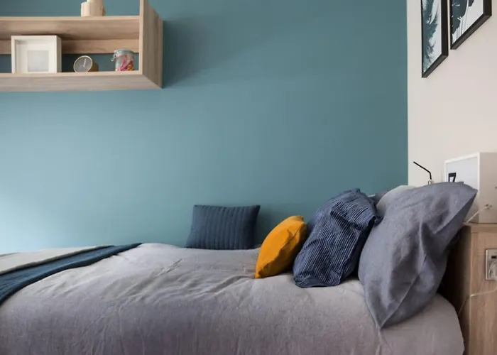 For Students Only - Victoria Point In 아파트