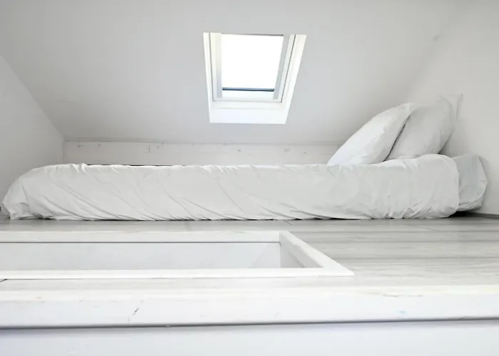 Cosy - 15 Mins Drive To *