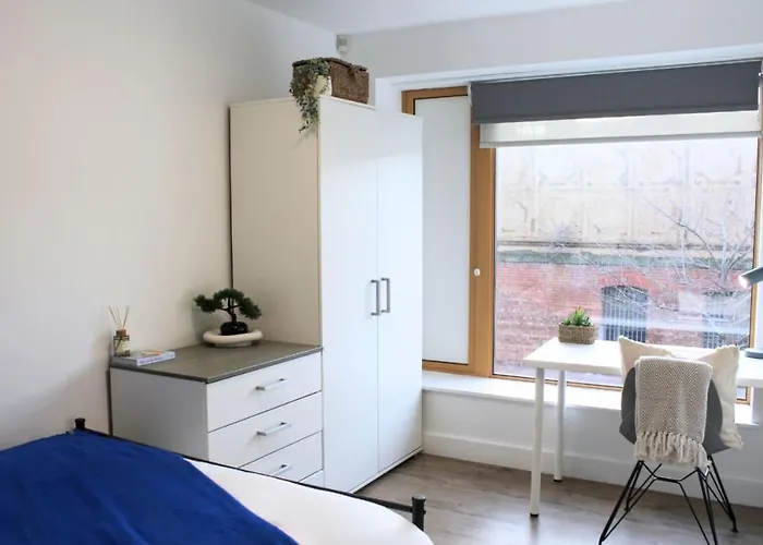 For Students Only - Victoria Point In * 맨체스터