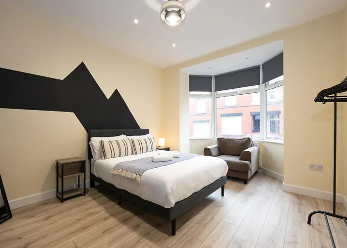 Spacious 4br Perfect For Groups & Contractors 曼彻斯特