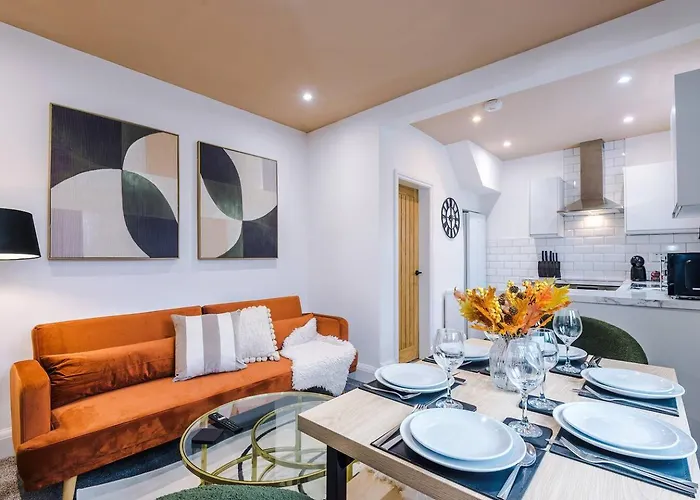 8min To Metrolink 20min To Etihad And Coop Live With Free Parking Сasa de vacaciones *