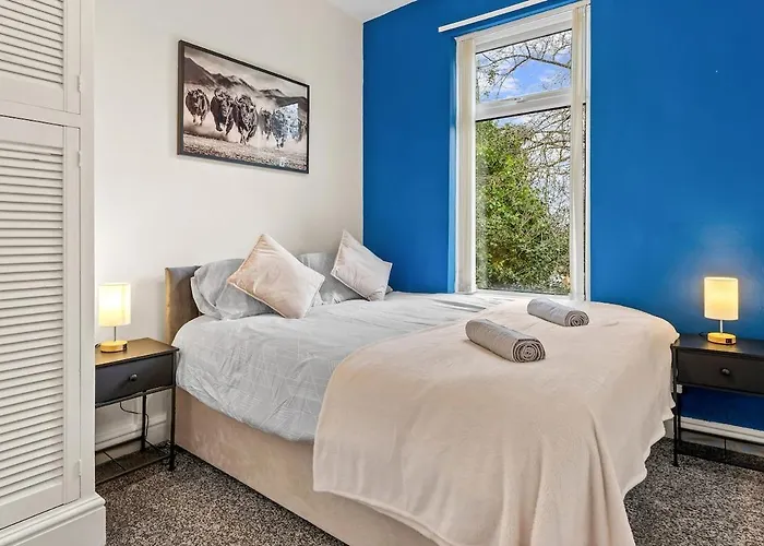 Premium Failsworth - Sleeps Up To 14! Holiday home Manchester