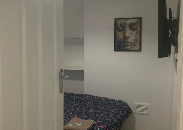 Homestay Spacious Double In *