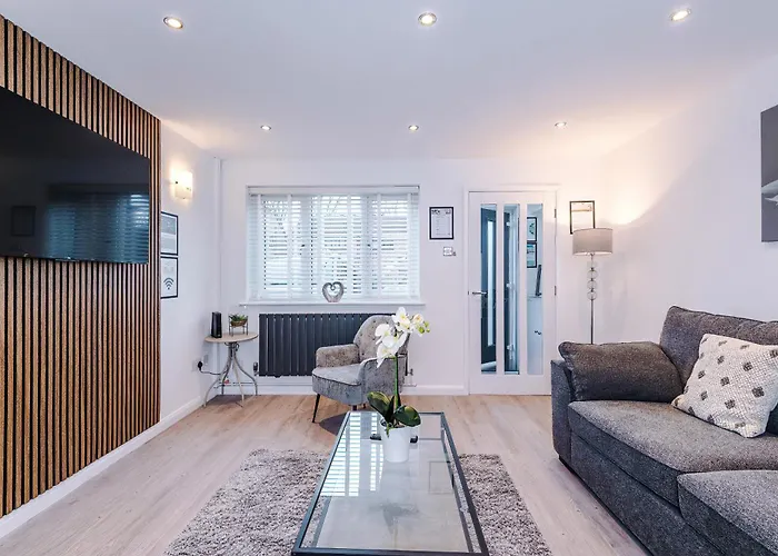 Dom wakacyjny Stylish 2br House For 4 In With Parking Manchester