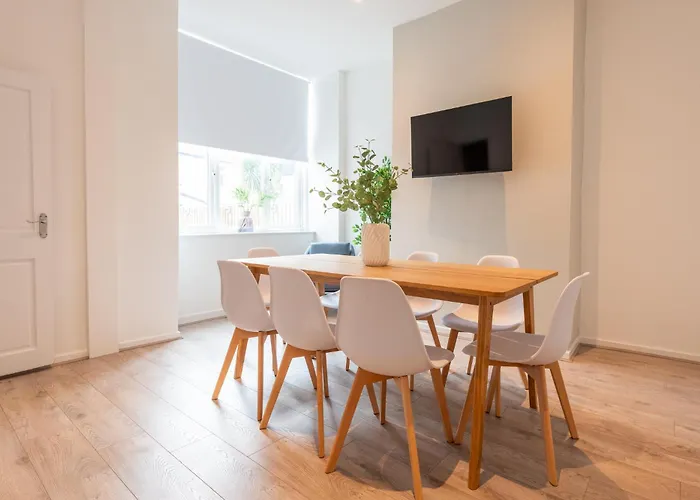 Semesterbostad Comfort & Style In Salford - Sleeps 8 Manchester