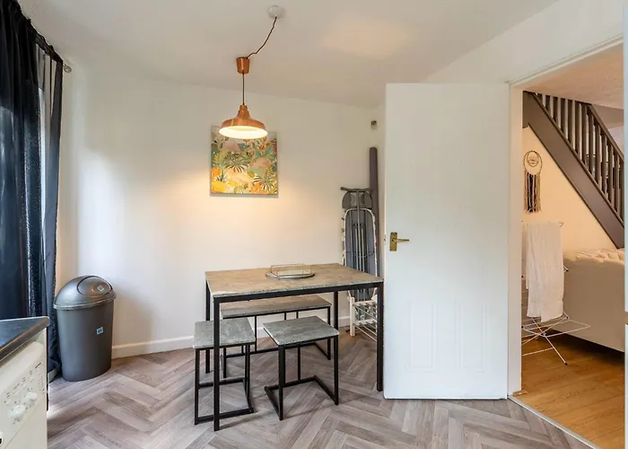 2br House Contractors Parking Wifi * Manchester