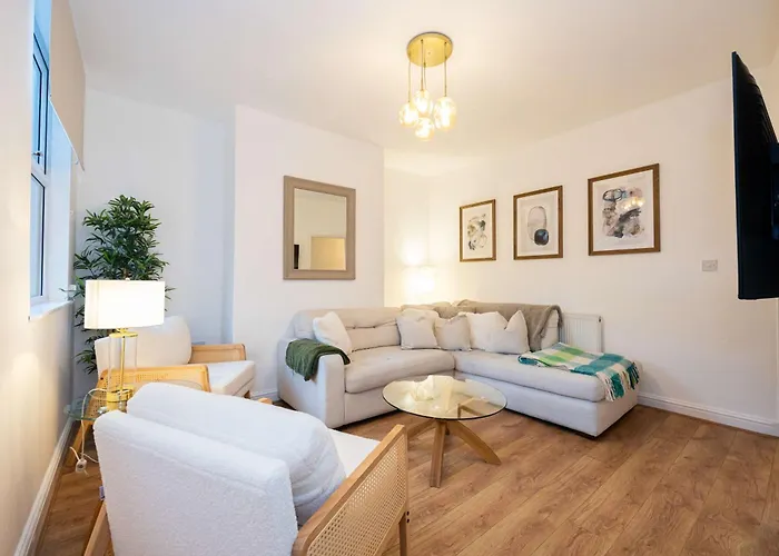 Goulder House- Close To Etihad & M60 *