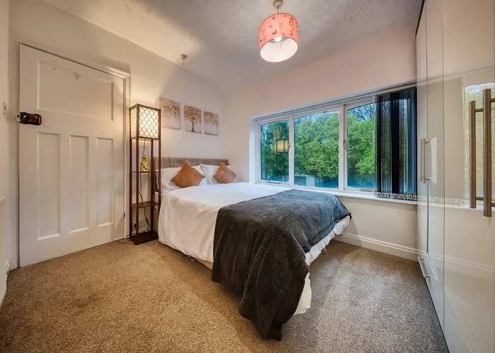 Σπίτι διακοπών 3 Bedrooms Sleeps 7 Free Parking *