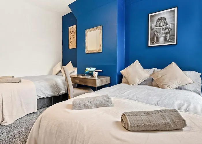 Premium Failsworth - Sleeps Up To 7!