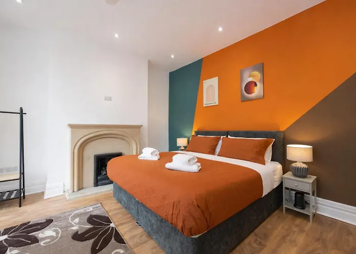 Modern&spacious 4-bedroom Home, Family&contractor Friendly, Сasa de vacaciones *