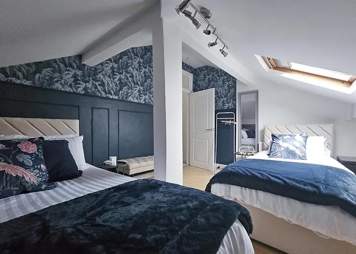 Massive And Stylish 5 Bed House - Sleeps 13 - Free Parking * Manchester