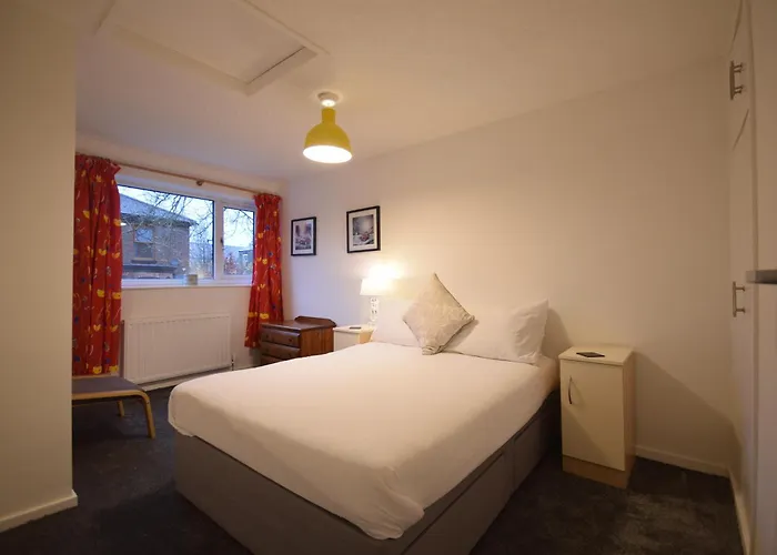 بيت للعطل Cosy 2bdr House With Driveway Near *