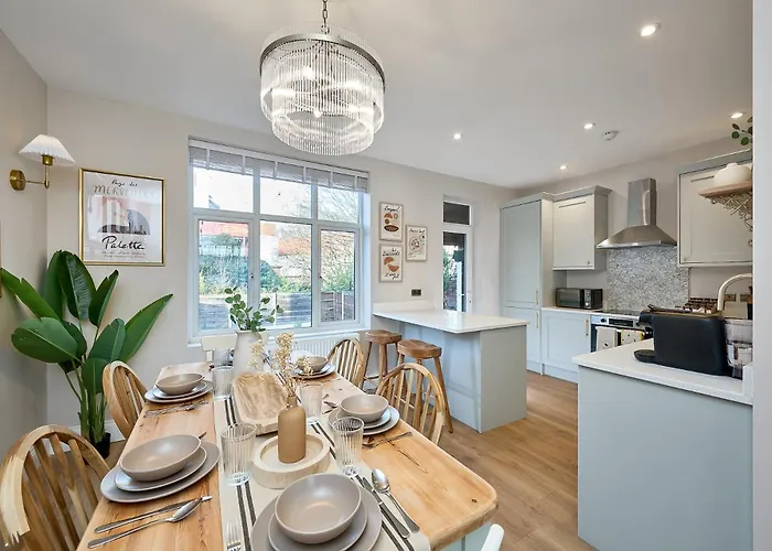 Stylish 4 Bed In Old Trafford Next To Mufc *