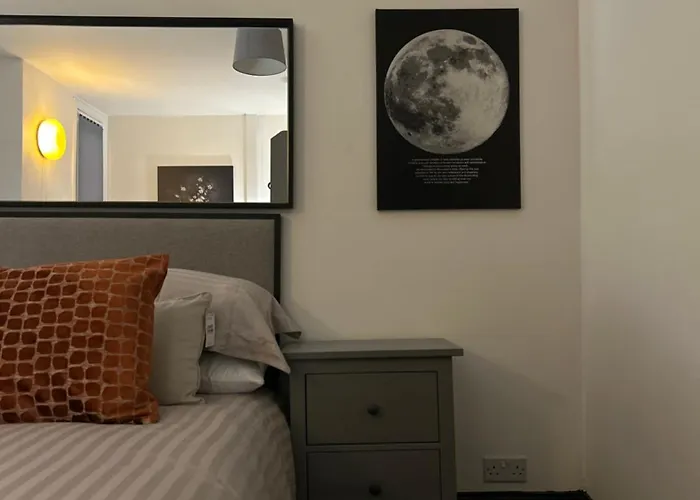 4 - Private In A Near Centre * Manchester