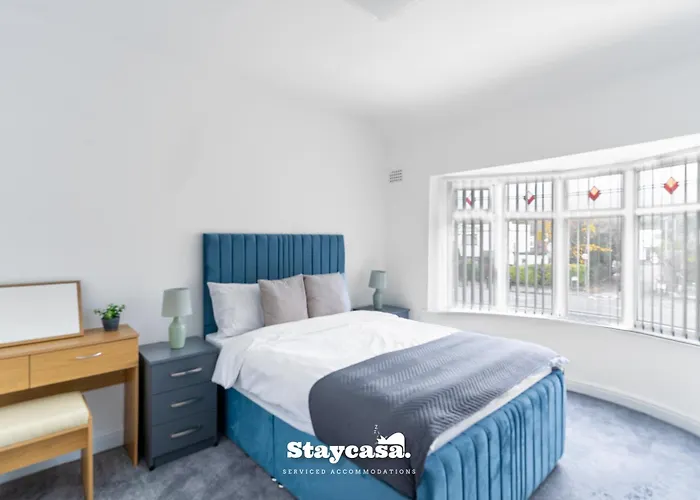 Spacious 4-bed Near Didsbury Ferienhaus