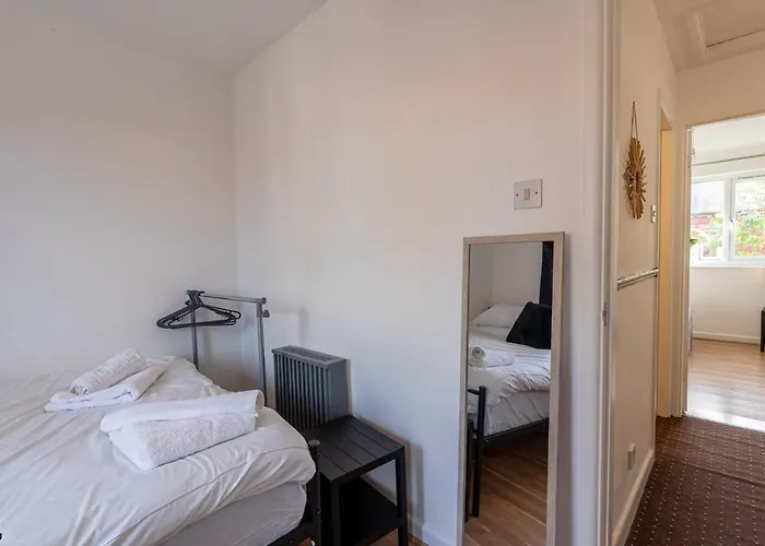 2br House Contractors Parking Wifi * Manchester