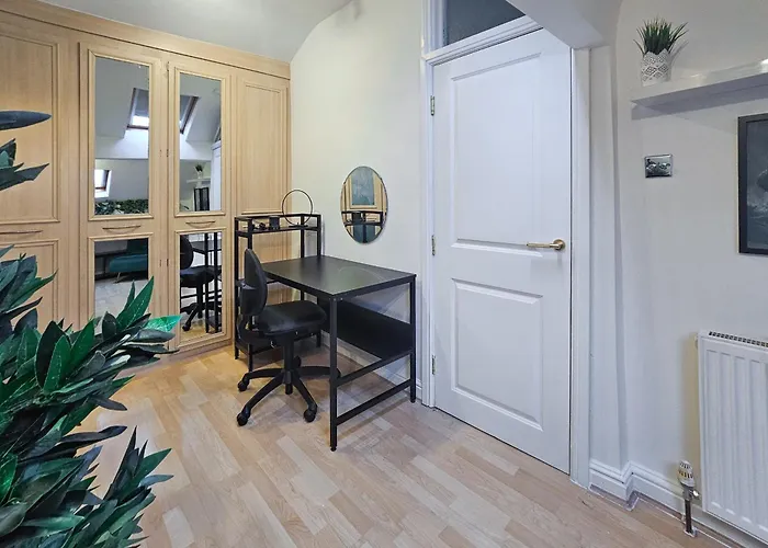 Massive And Stylish 5 Bed House - Sleeps 13 - Free Parking Mánchester