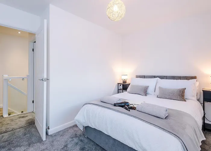 Ferienhaus Stylish 2br House For 4 In With Parking Manchester