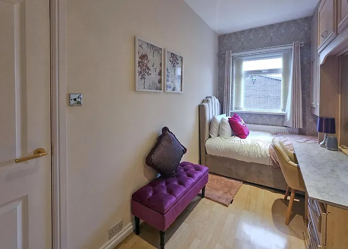 Massive And Stylish 5 Bed House - Sleeps 13 - Free Parking Сasa de vacaciones