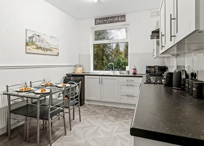 Premium Failsworth - Sleeps Up To 14! Manchester