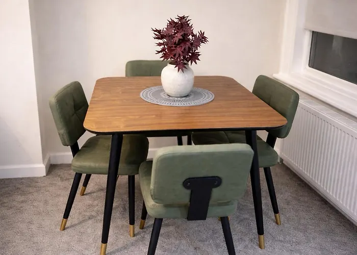 Home, Sleeps 6, Contractor Friendly, Free Parking