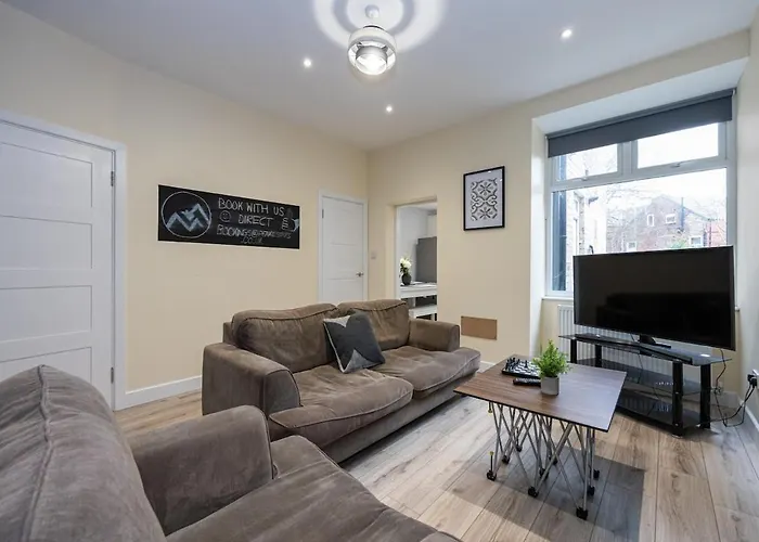 Spacious 4br Perfect For Groups & Contractors 曼彻斯特