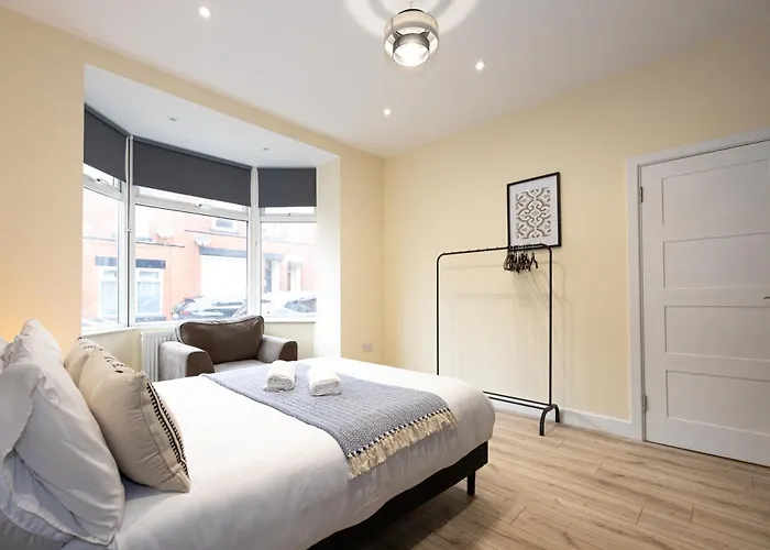 Spacious 4br Perfect For Groups & Contractors 度假居