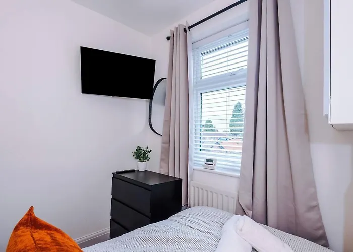 8min To Metrolink 20min To Etihad And Coop Live With Free Parking