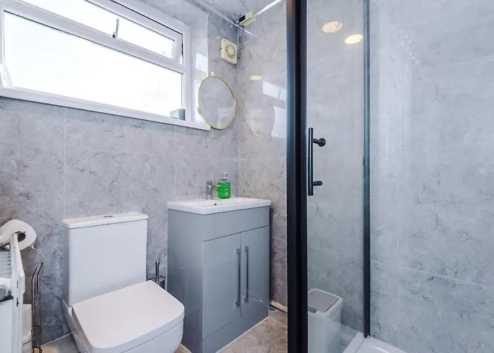 Pearl Reside - Sleeps 5, Free Parking & 5 Mins Centre