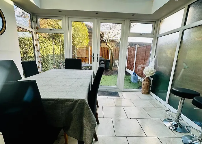 The Oasis - Fast Wi-fi - Private Workspace * Manchester