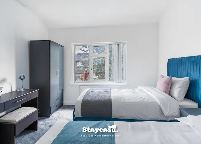 Spacious 4-bed Near Didsbury Feriehus *