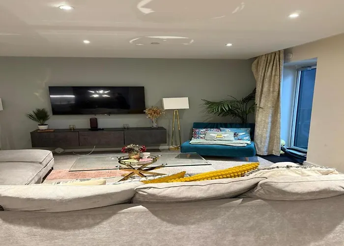 Stylish Townhouse With Parking - Pass The Keys Tatil Evi *