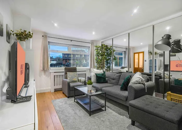 Pensjonat Guestready - Cozy 3-bedroom In Droylsden 3*