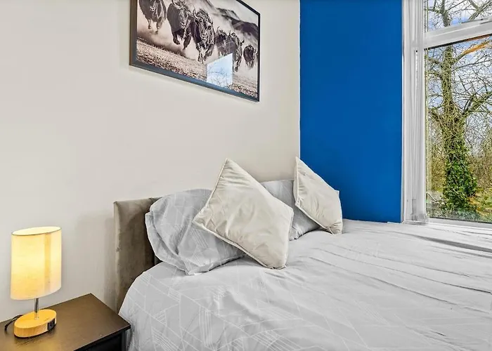 Premium Failsworth - Sleeps Up To 14! * Manchester