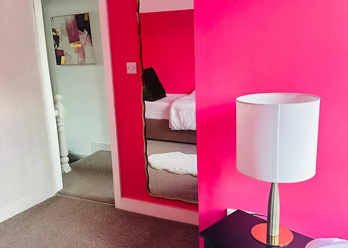 Getaway Bright & Spacious With Parking Hébergement de vacances *