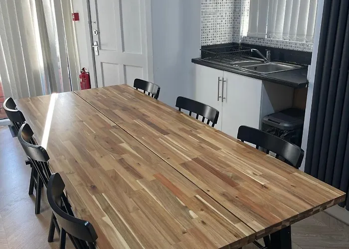 Hendham - Near Etihad Stadium, Coop Live Arena, National Cycling Centre & 24 Hour Asda