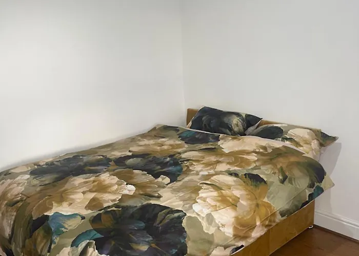 Princess Shahzadi Konukevi Manchester