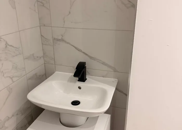 Boutique Home Mcr With Games Table, Sleeps 9 Manchester