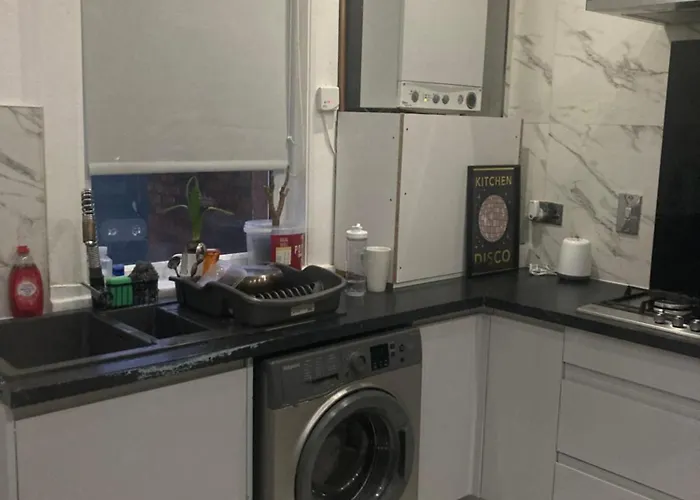 Spacious Double In Homestay Manchester